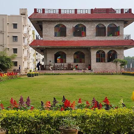 Panthashala Santiniketan Hotell Sri Niketan Exteriör bild