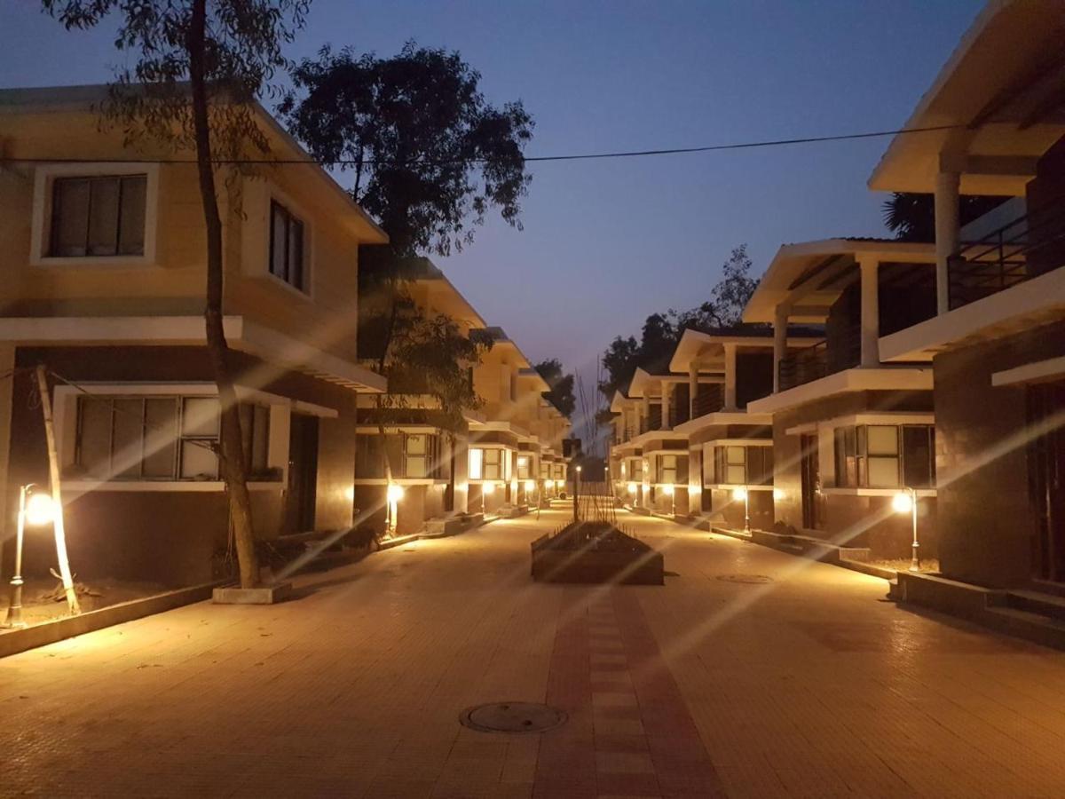 Panthashala Santiniketan Hotell Sri Niketan Exteriör bild