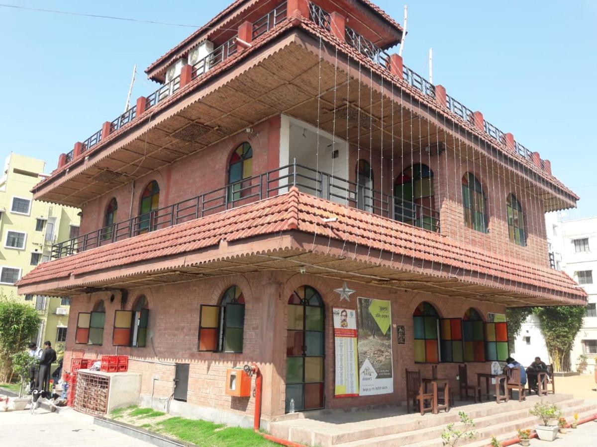 Panthashala Santiniketan Hotell Sri Niketan Exteriör bild